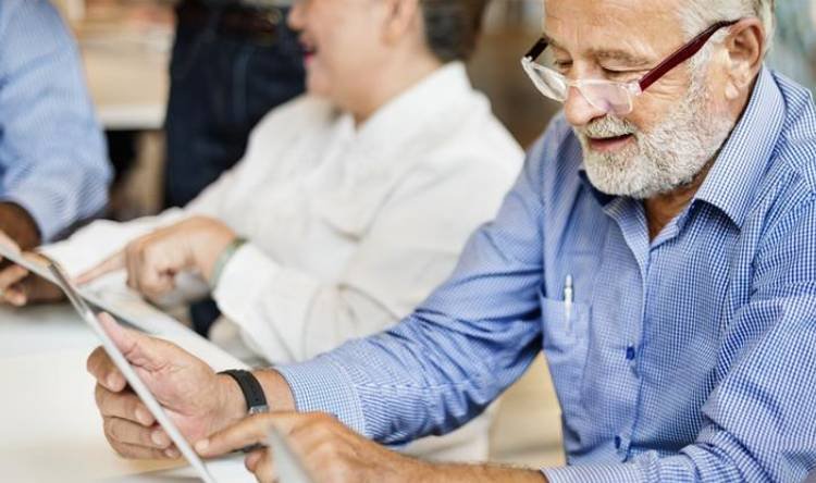 Making Technology for Seniors Easy: Small Wins, Big Confidence