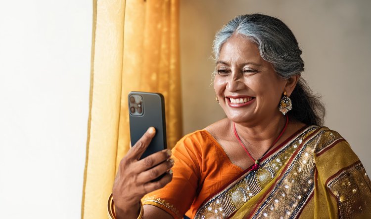 The digital bodyguard teaching technology to elders for online safety